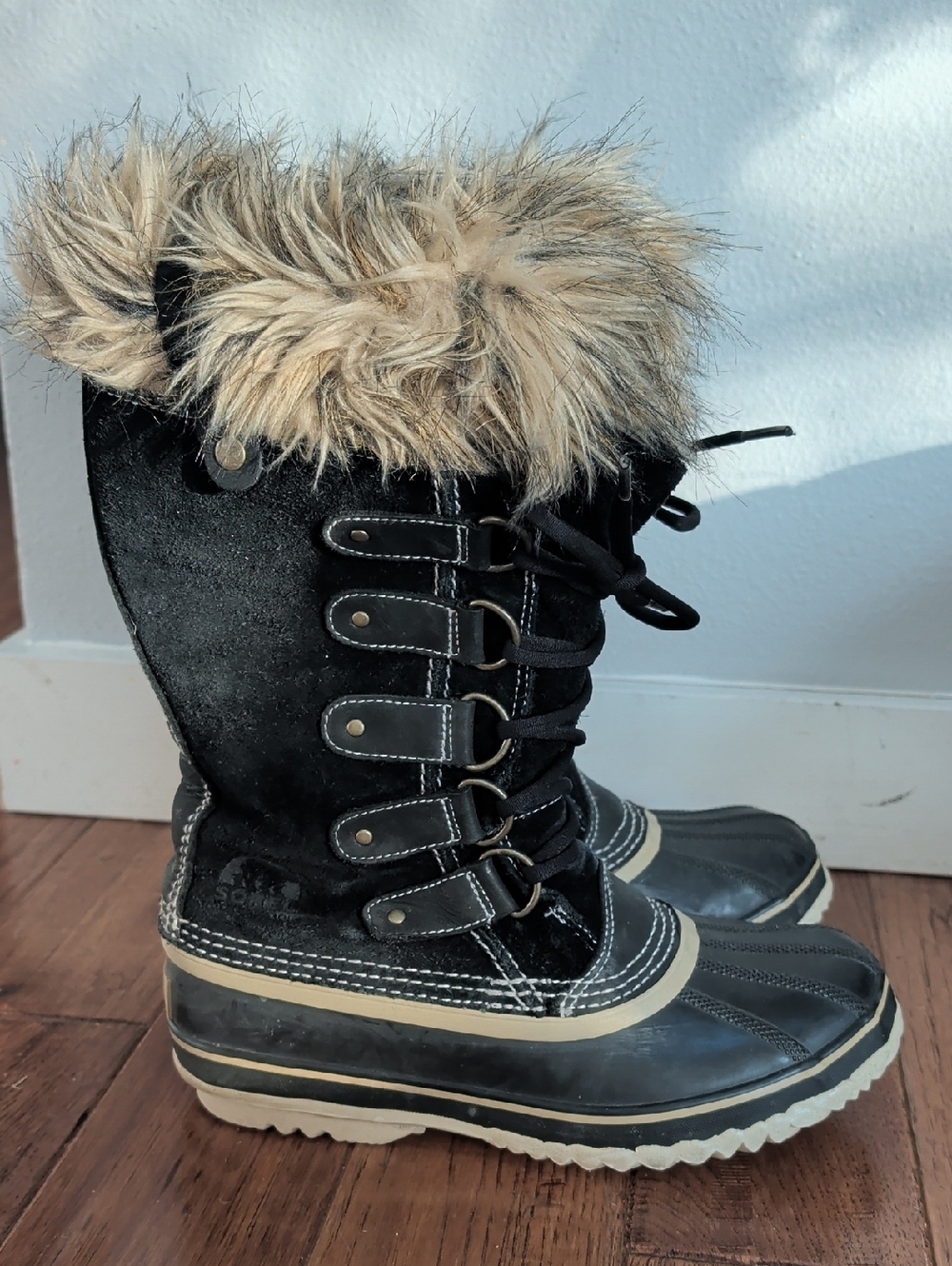 Sorel Joan Of Arctic Women's Black Lace-Up Winter Boots with Faux Fur Trim